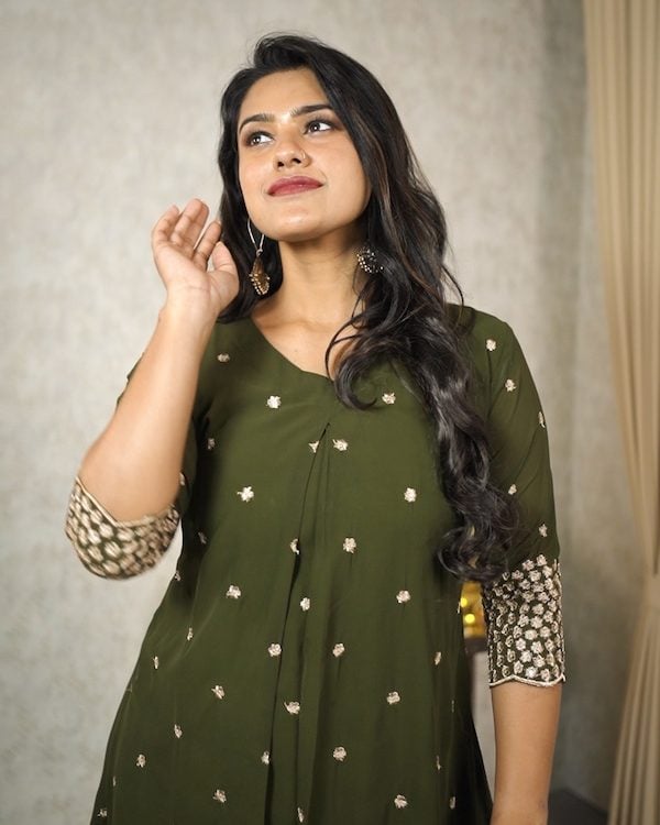 VISHU COLLECTIONS 04 YD10310