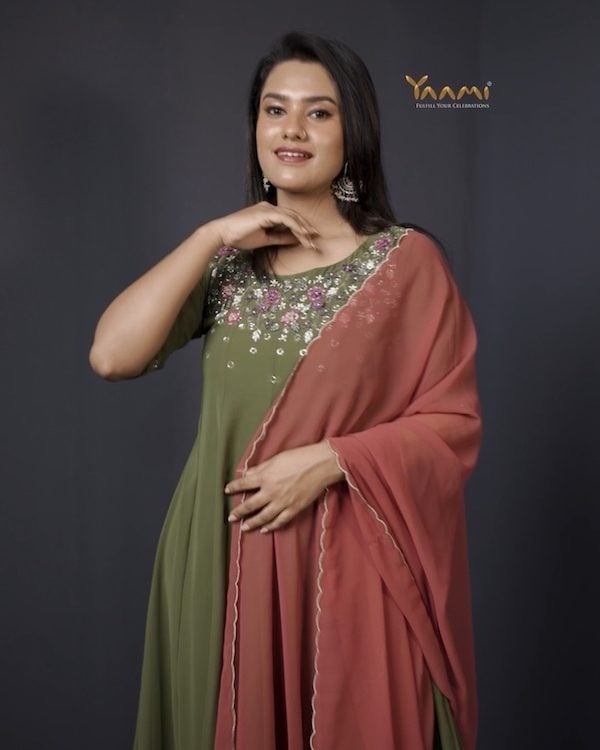 HANDWORKED PANNEL CUT KURTHI WITH DUPATTA YD10306