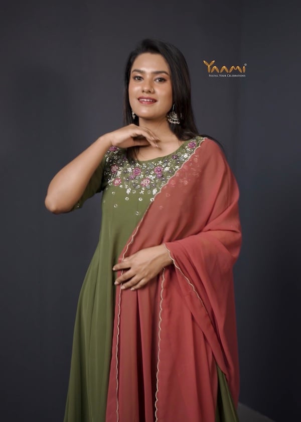 HANDWORKED PANNEL CUT KURTHI WITH DUPATTA YD10306