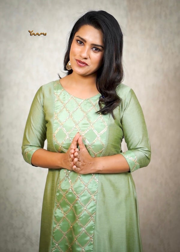 GEOMETRIC PANEL CUT KURTHI YD10327