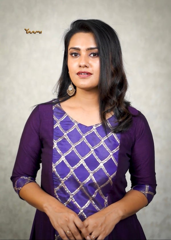 GEOMETRIC PANEL CUT KURTHI YD10327