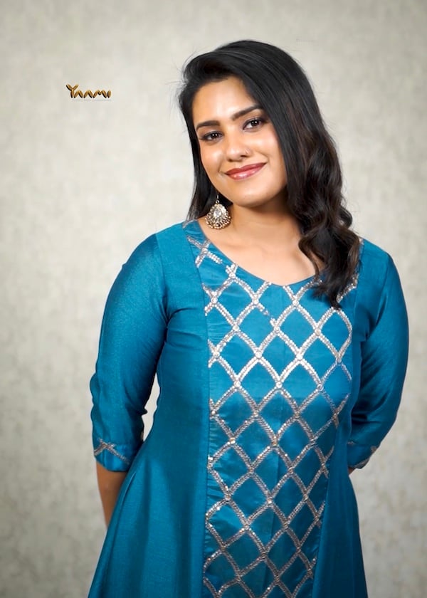 GEOMETRIC PANEL CUT KURTHI YD10327