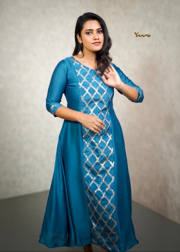 GEOMETRIC PANEL CUT KURTHI YD10327