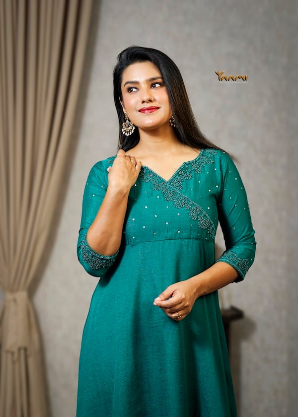 ANGRAKHA STYLE VICHITRA SILK KURTHI YD10337