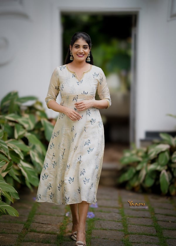 ANTIQUE  WHITE PANEL CUT KURTHI YD10329