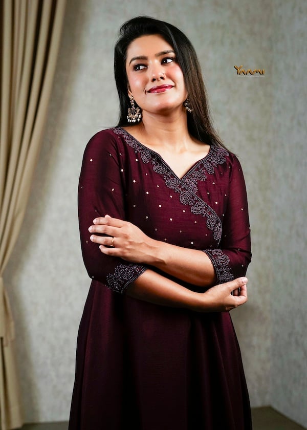 ANGRAKHA STYLE VICHITRA SILK KURTHI YD10337