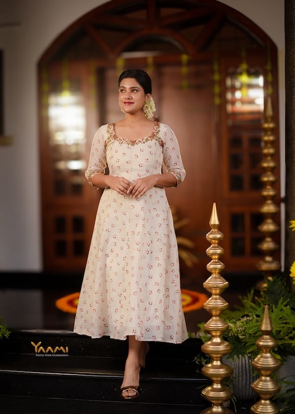 FLORAL PANEL CUT KURTHI YD10333