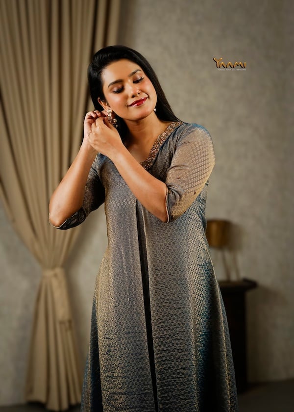 HANDWORKED JACQUARD KURTI YD10335