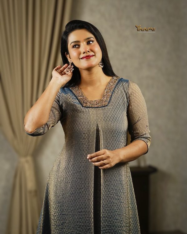 HANDWORKED JACQUARD KURTI YD10335