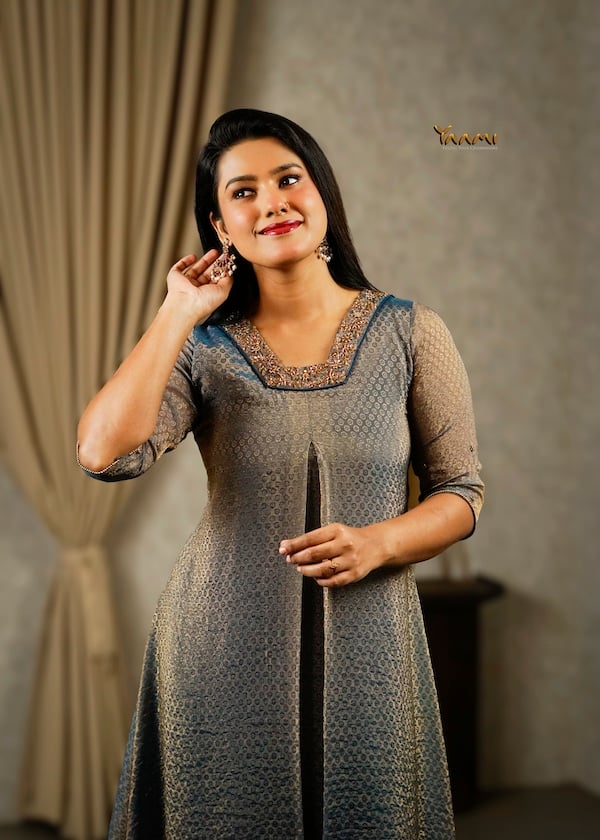 HANDWORKED JACQUARD KURTI YD10335