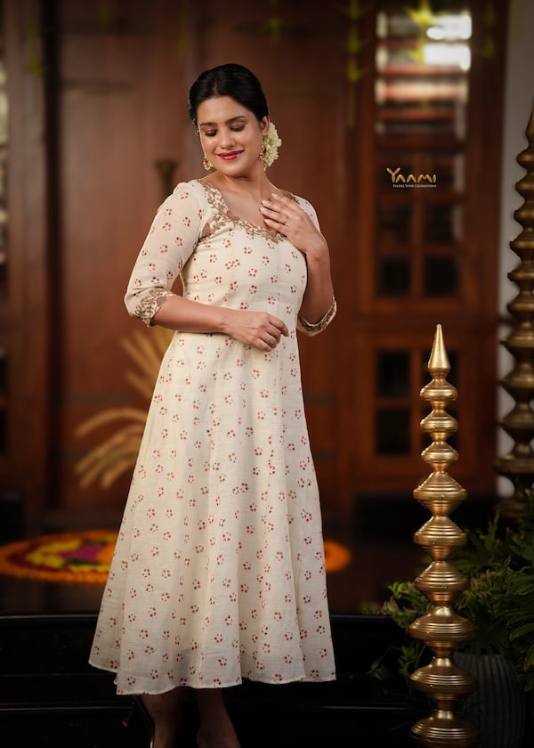 FLORAL PANEL CUT KURTHI YD10333