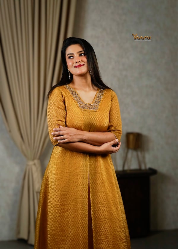 HANDWORKED JACQUARD KURTI YD10335
