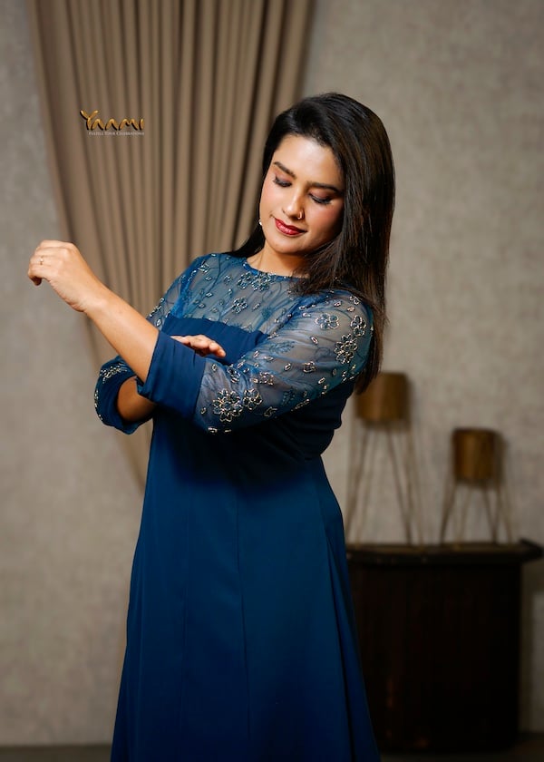 EMBROIDERED SHEER YOKE PANEL KURTI YD10336