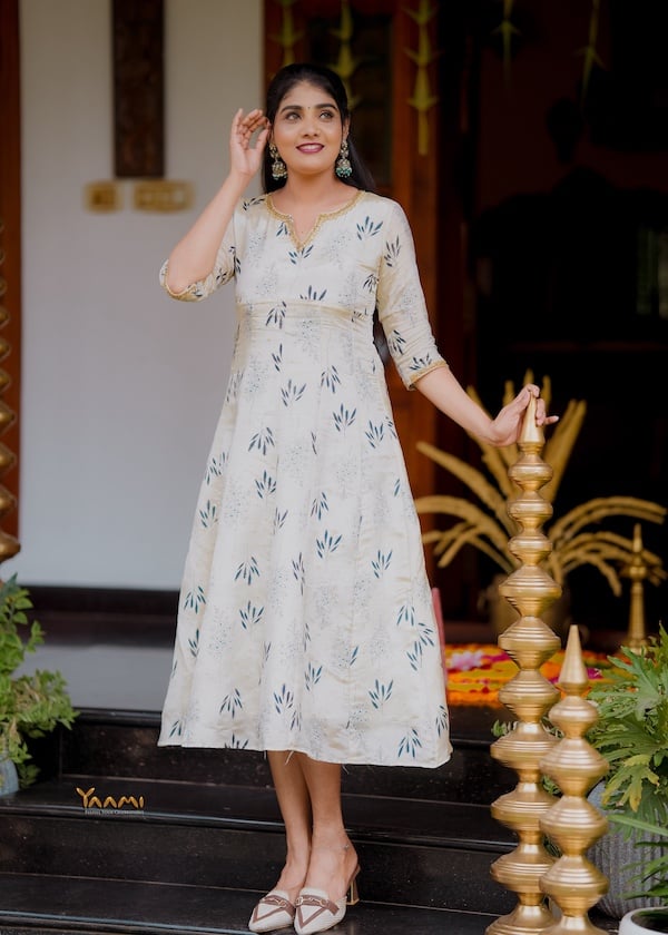 ANTIQUE  WHITE PANEL CUT KURTHI YD10329