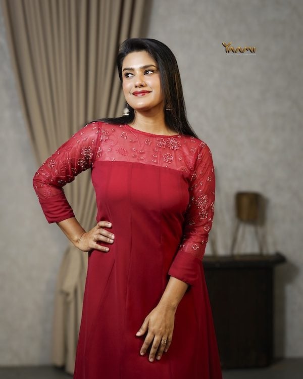 EMBROIDERED SHEER YOKE PANEL KURTI YD10336