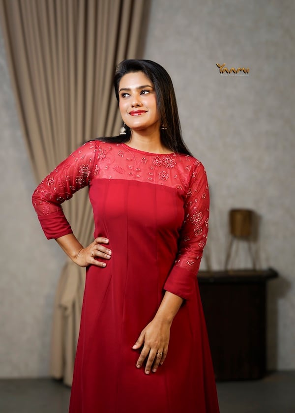 EMBROIDERED SHEER YOKE PANEL KURTI YD10336