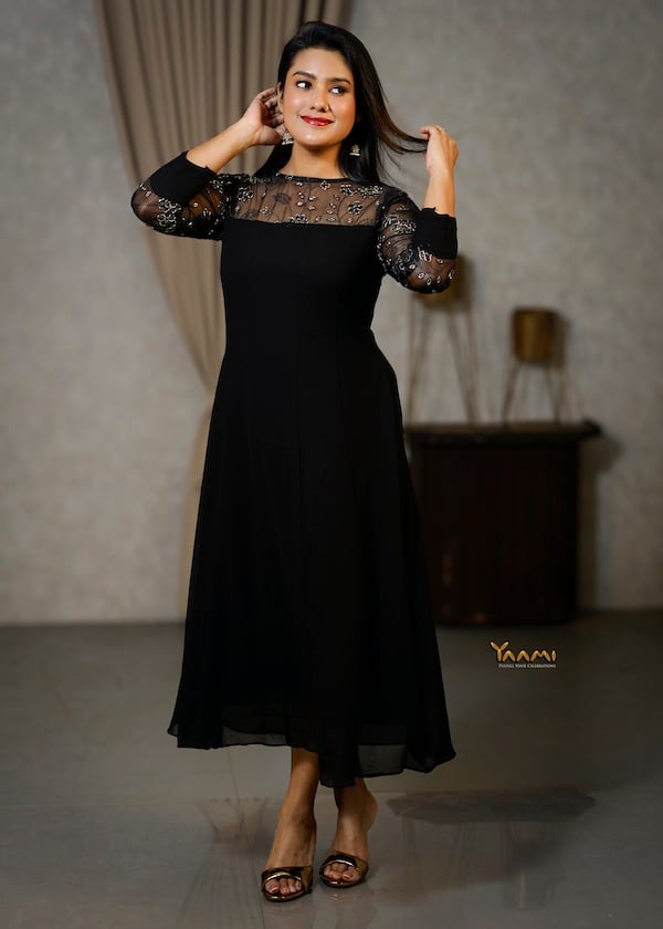 EMBROIDERED SHEER YOKE PANEL KURTI YD10336