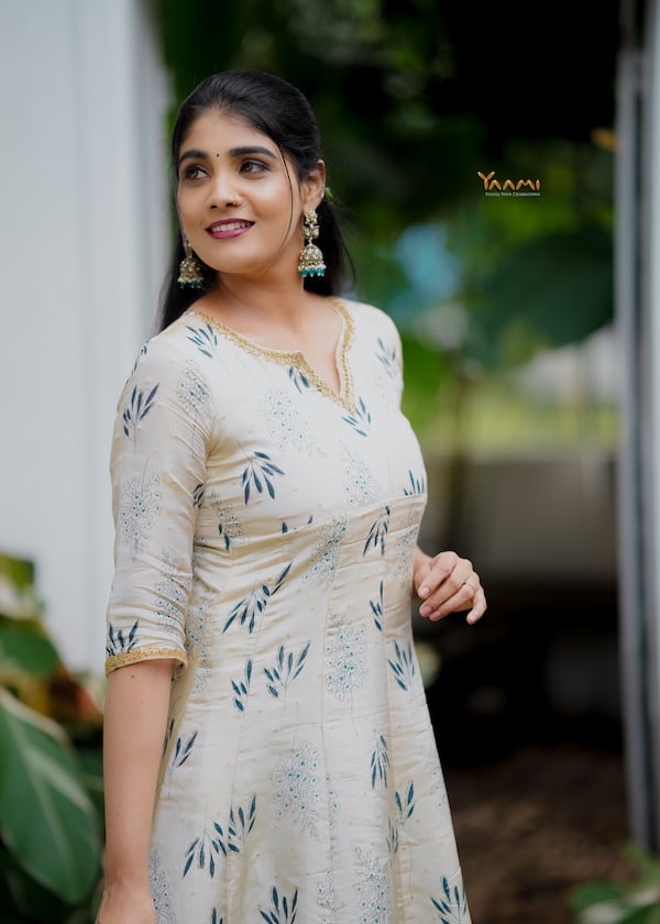 ANTIQUE  WHITE PANEL CUT KURTHI YD10329