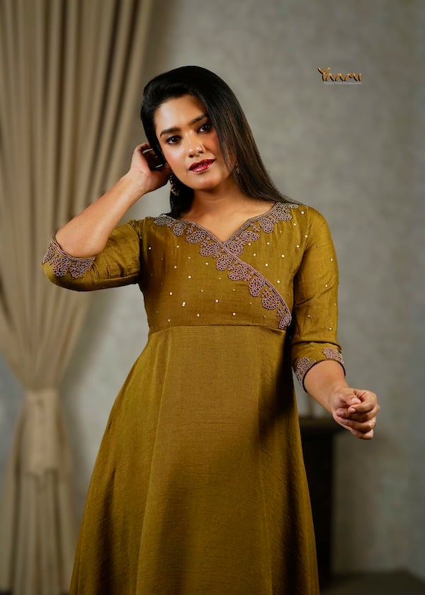 ANGRAKHA STYLE VICHITRA SILK KURTHI YD10337