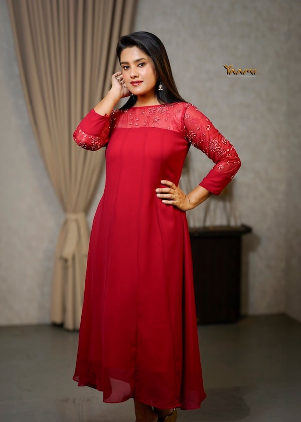 EMBROIDERED SHEER YOKE PANEL KURTI YD10336