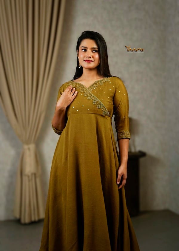ANGRAKHA STYLE VICHITRA SILK KURTHI YD10337
