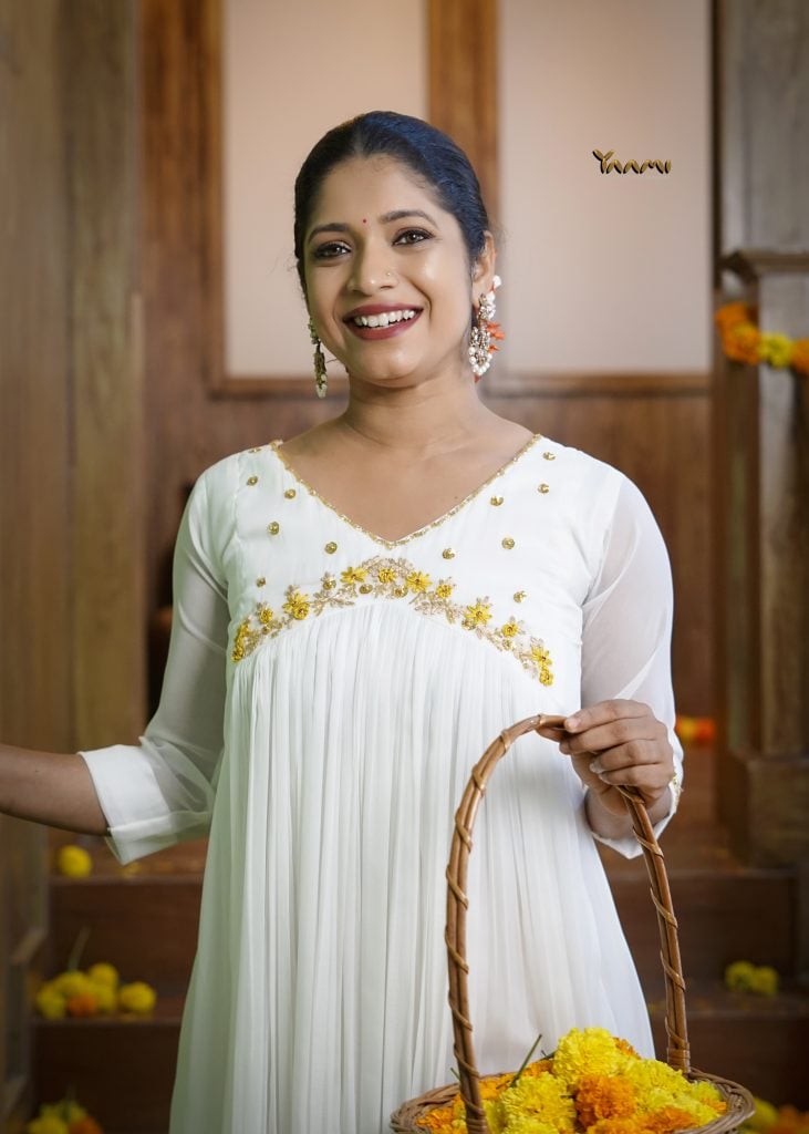 GOLDEN FLORAL PLEATED KURTI YD10346