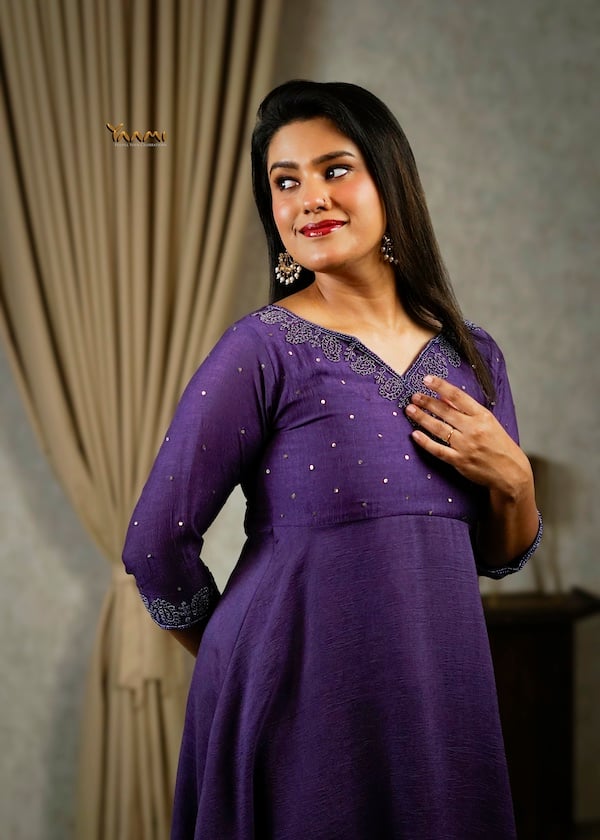 ANGRAKHA STYLE VICHITRA SILK KURTHI YD10337