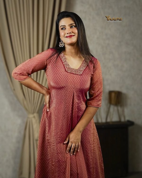 HANDWORKED JACQUARD KURTI YD10335