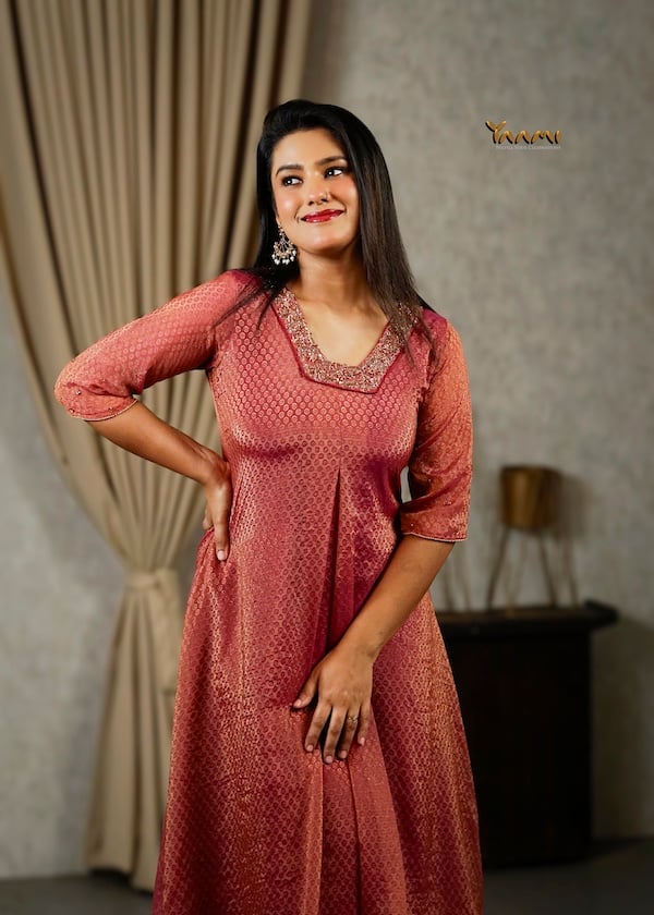 HANDWORKED JACQUARD KURTI YD10335