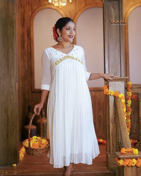 GOLDEN FLORAL PLEATED KURTI YD10346
