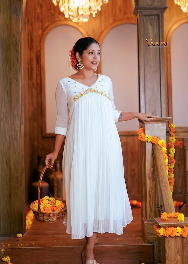 GOLDEN FLORAL PLEATED KURTI YD10346