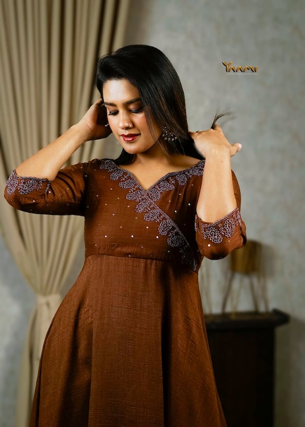 ANGRAKHA STYLE VICHITRA SILK KURTHI YD10337
