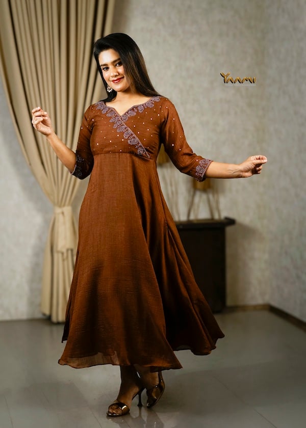 ANGRAKHA STYLE VICHITRA SILK KURTHI YD10337