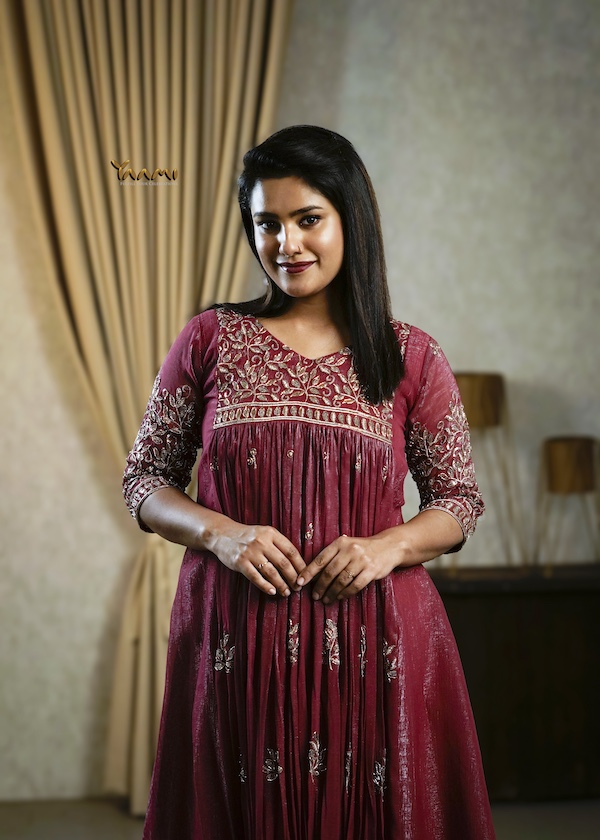 EMBROIDERED YOKE GATHERED CRUSHED TISSUE KURTHI YD10339