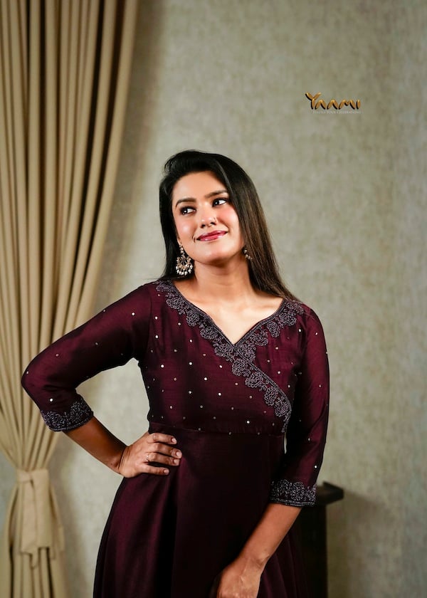 ANGRAKHA STYLE VICHITRA SILK KURTHI YD10337