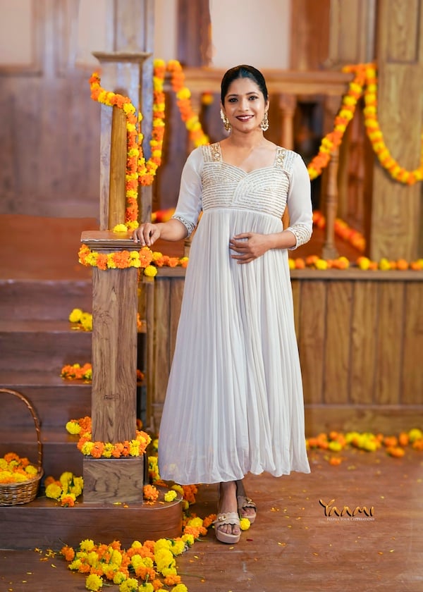 LINEAR HANDWORKED A-LINE KURTI YD10344