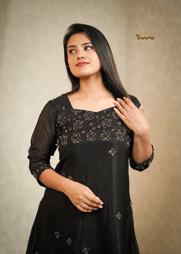 CRUSHED TISSUE HANDWORKED A-LINE KURTHI YD10349