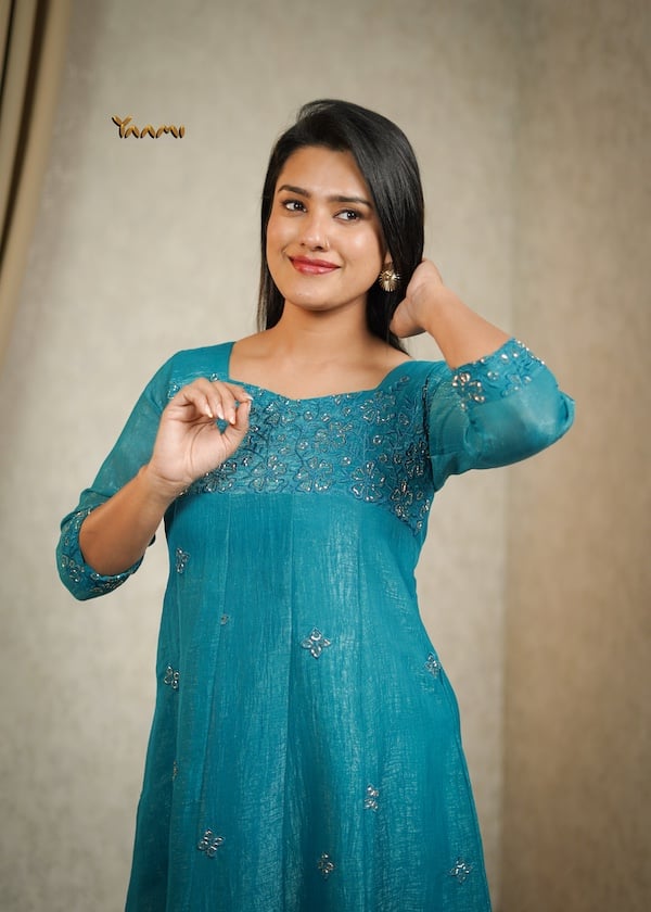 CRUSHED TISSUE HANDWORKED A-LINE KURTHI YD10349