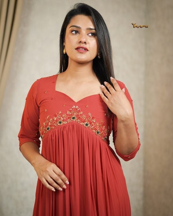 FLORAL HANDWORKED GEORGETTE  KURTHI YD10350