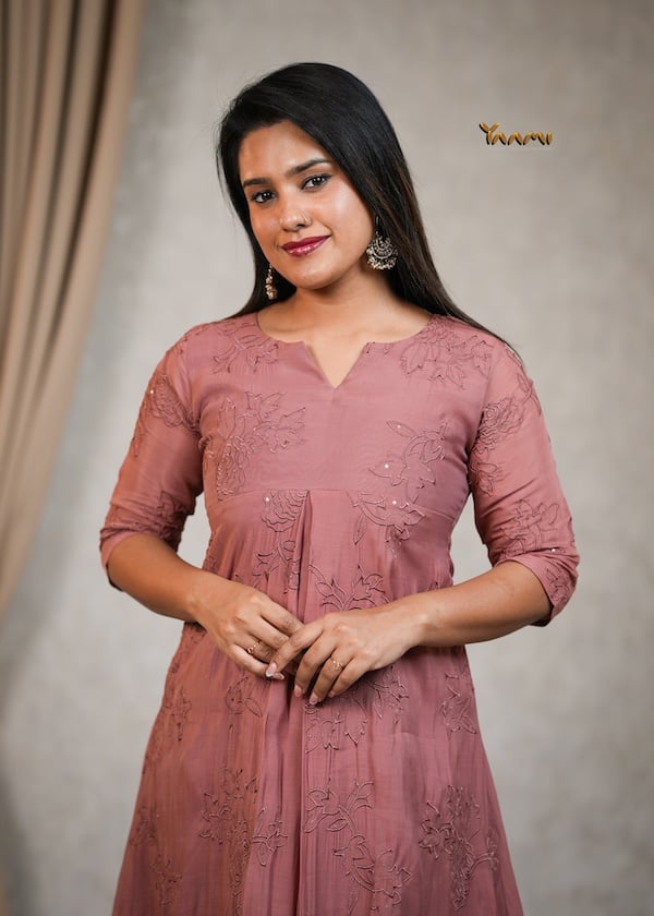 THREAD & SEQUIN EMBROIDERED KURHI YD10353