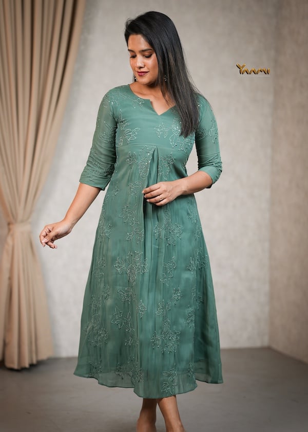 THREAD & SEQUIN EMBROIDERED KURHI YD10353