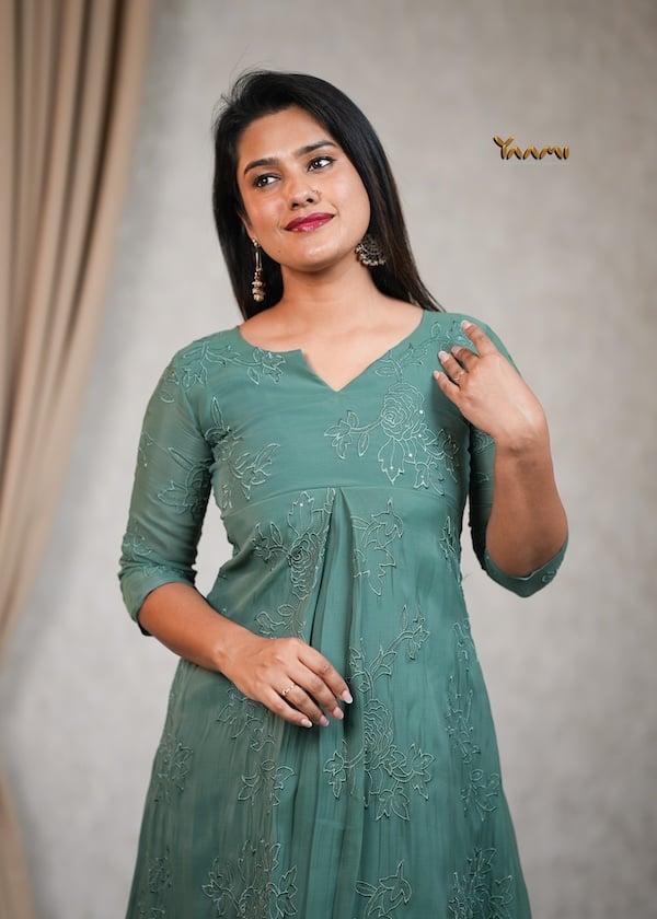 THREAD & SEQUIN EMBROIDERED KURHI YD10353