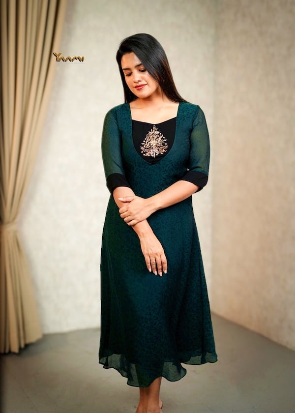 PRINTED RAYON A-LINE KURTHI YD10348