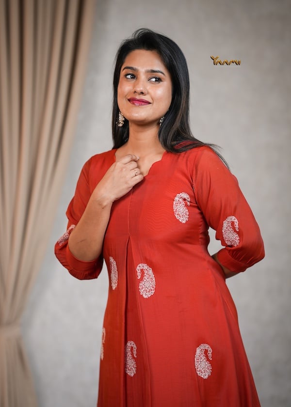 MUL CHANDERI PAISLEY MOTIF KURTHI YD10352