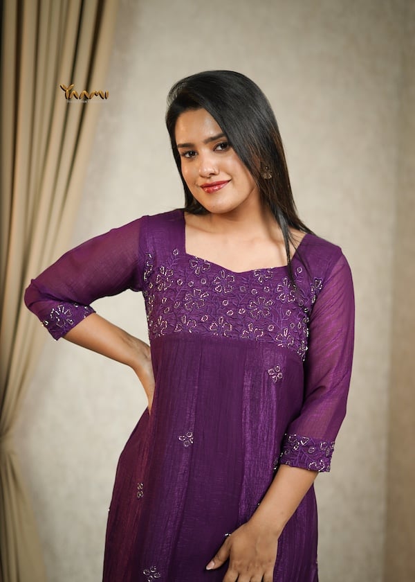 CRUSHED TISSUE HANDWORKED A-LINE KURTHI YD10349