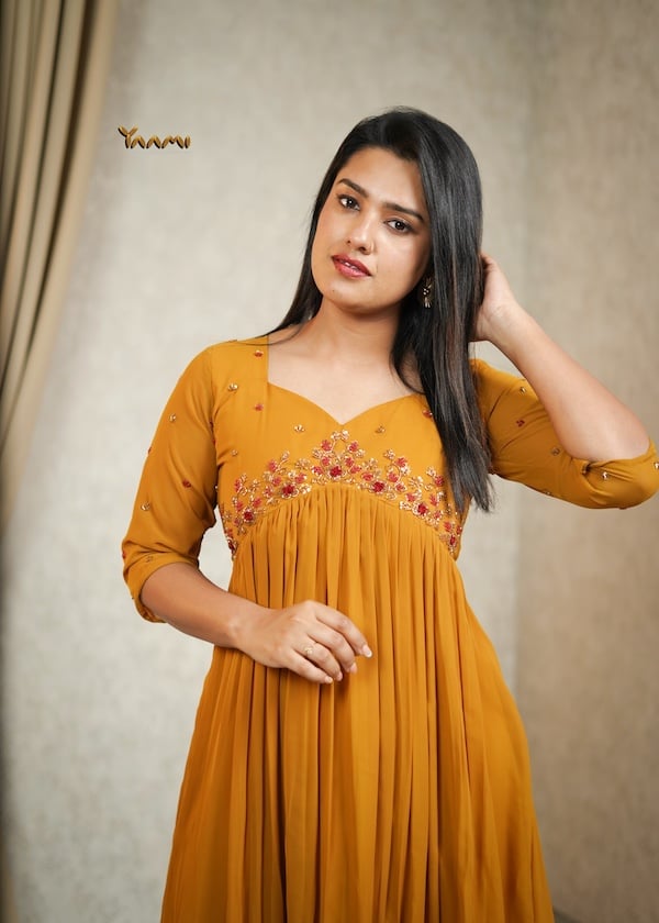 FLORAL HANDWORKED GEORGETTE  KURTHI YD10350