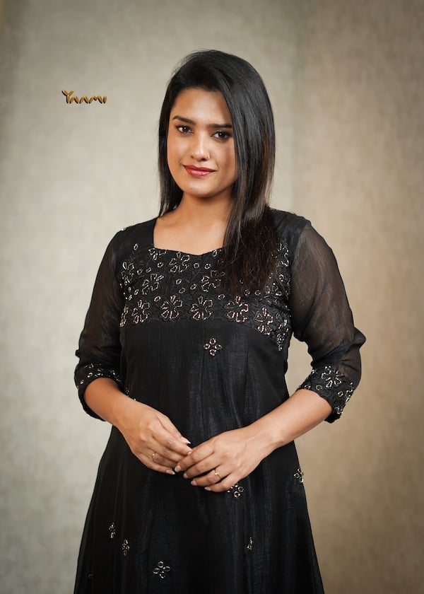 CRUSHED TISSUE HANDWORKED A-LINE KURTHI YD10349