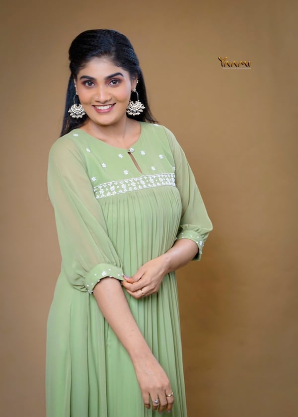 TIERED HEMLINE FLORAL HANDWORKED KURTHI