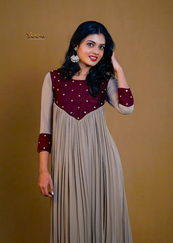 CONTRAST YOKE GATHERED KURTI YD10363