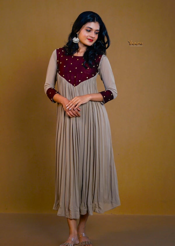 CONTRAST YOKE GATHERED KURTI YD10363